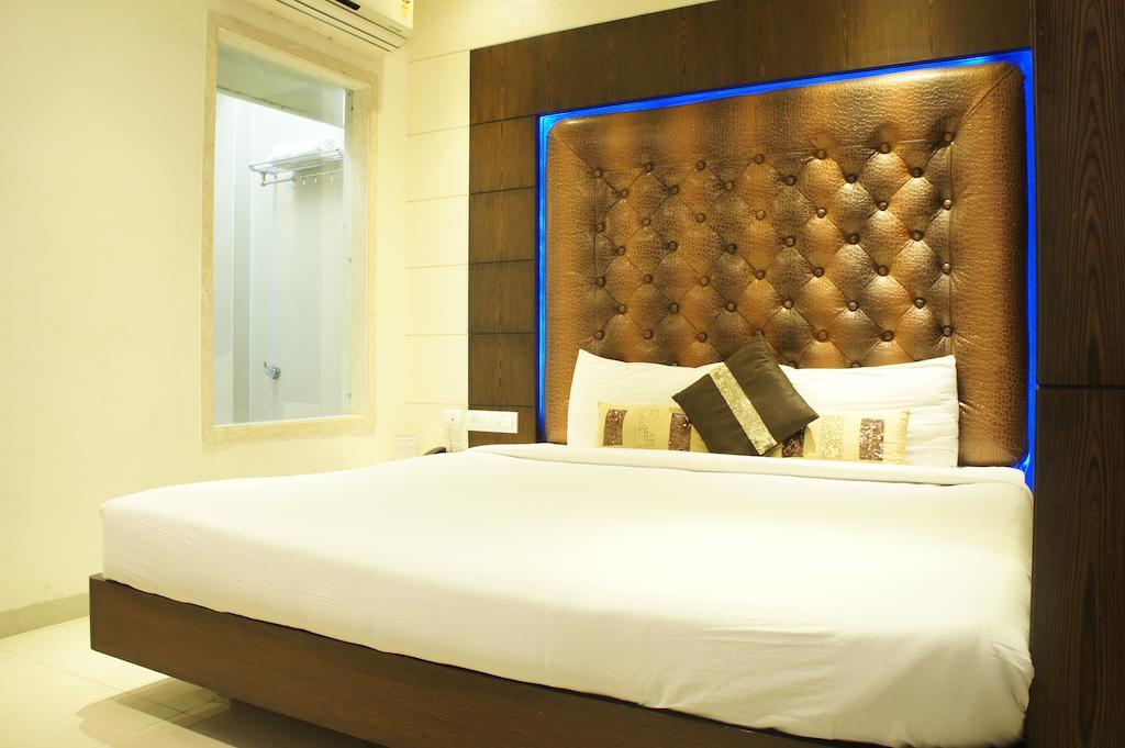 Hotel Surya Prime Kota  Buitenkant foto