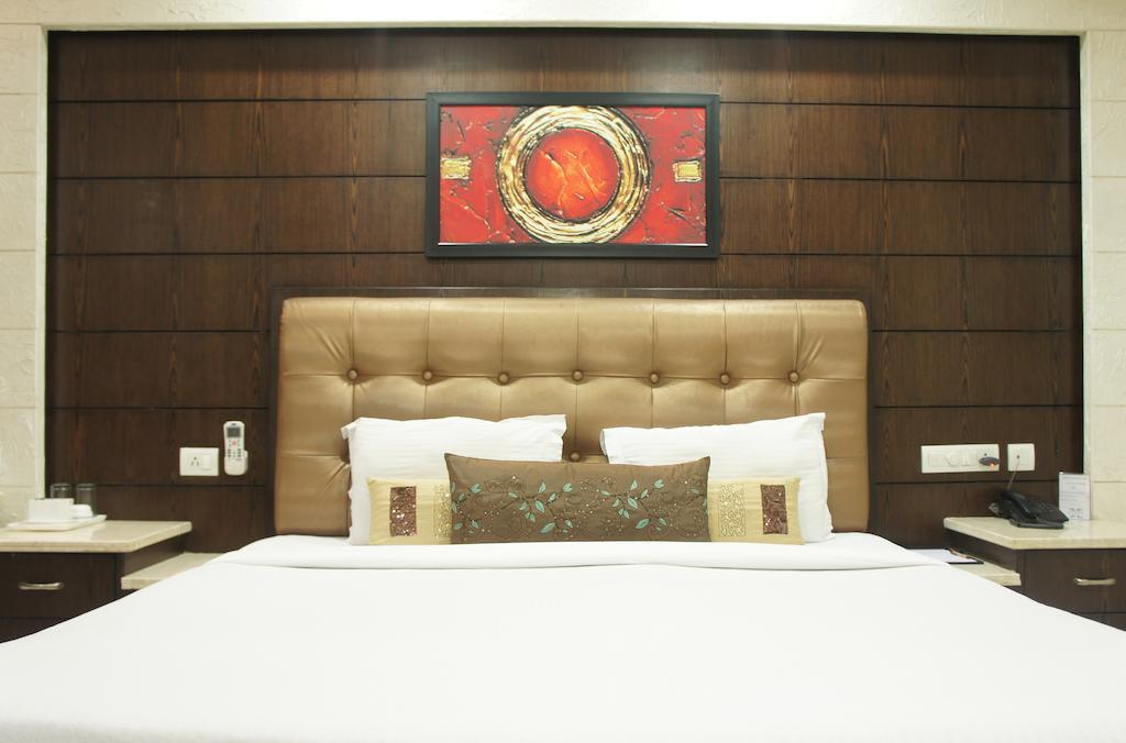 Hotel Surya Prime Kota  Buitenkant foto